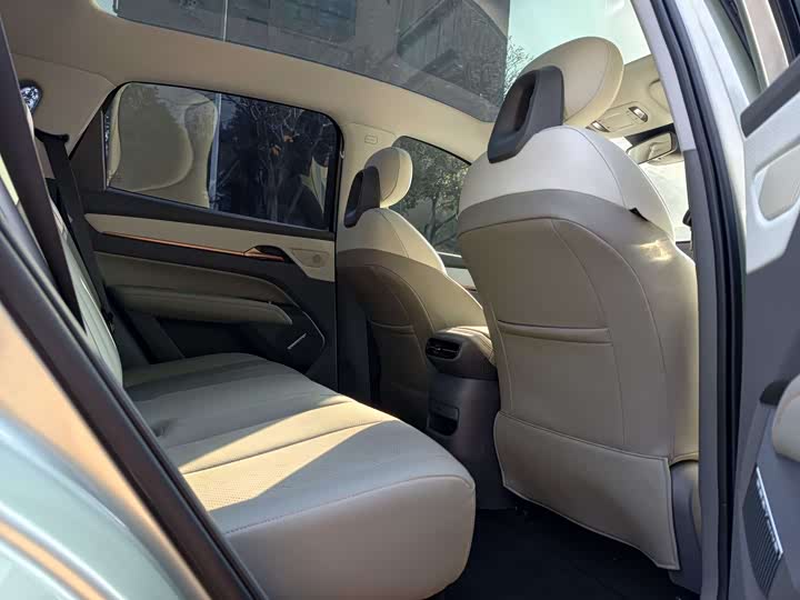 Фото 9 - Bestune 03