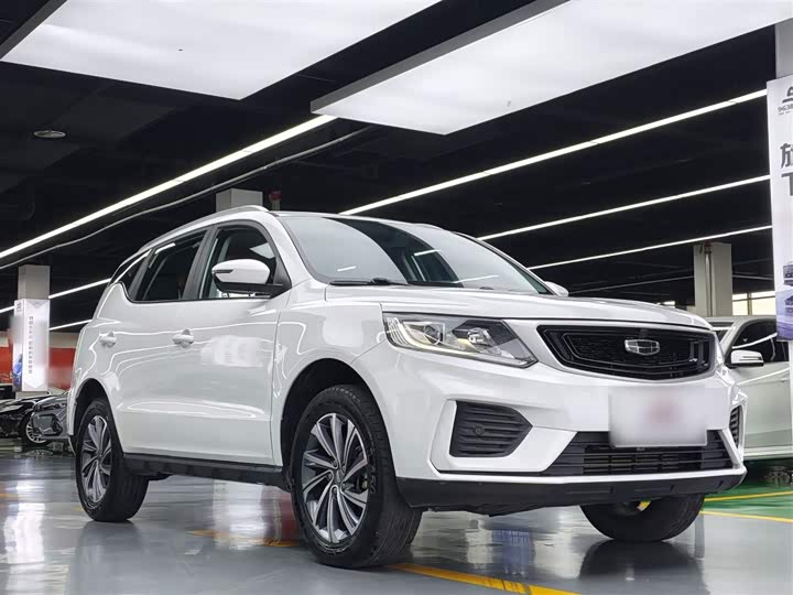 Фото 8 - Geely Vision X6