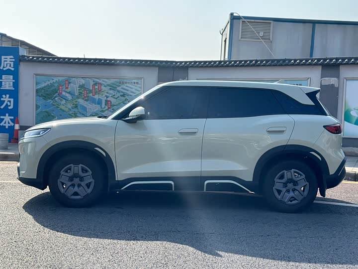 Фото 3 - BYD Yuan Up