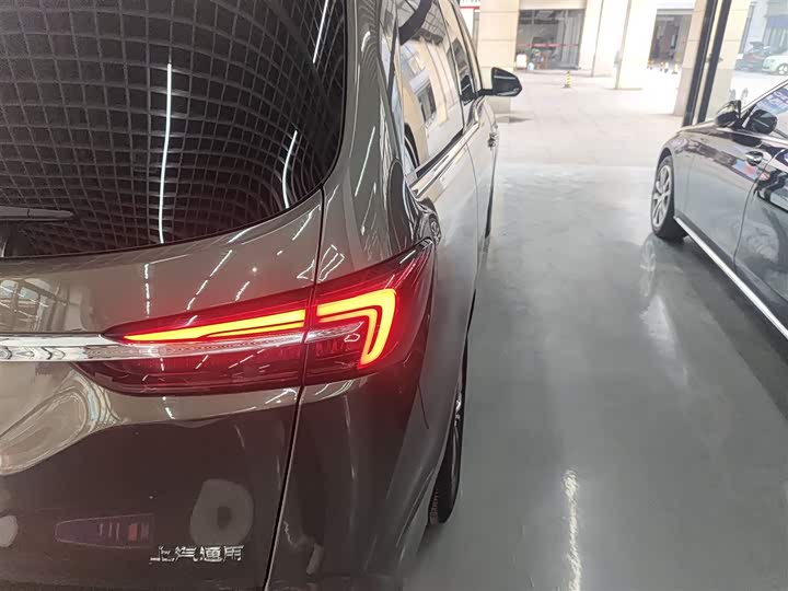 Фото 8 - Buick GL8 ES