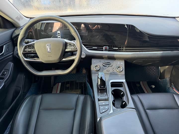 Фото 8 - Bestune B70