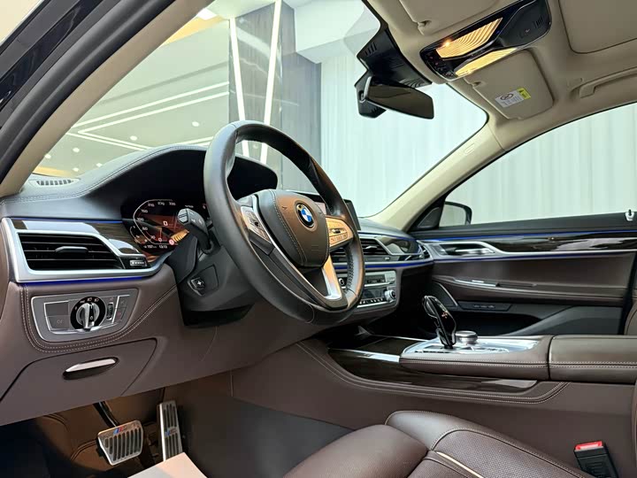Фото 5 - BMW 7 Series
