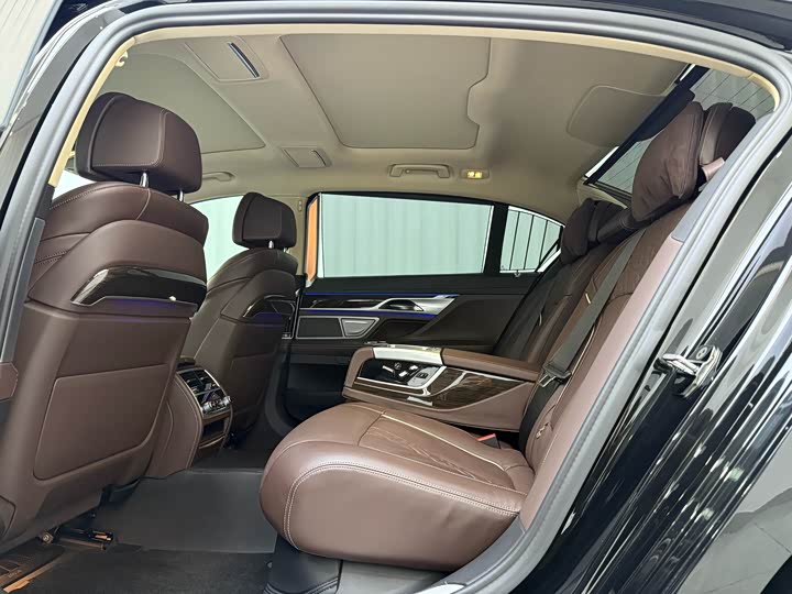 Фото 6 - BMW 7 Series