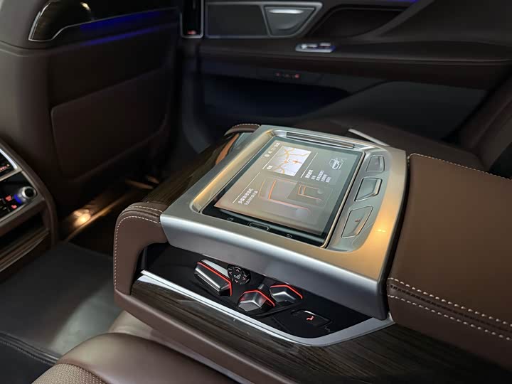 Фото 8 - BMW 7 Series