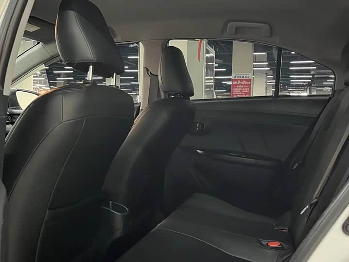 Фото 6 - Toyota Yaris L