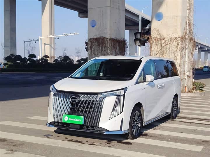 Фото 2 - GAC Trumpchi M8