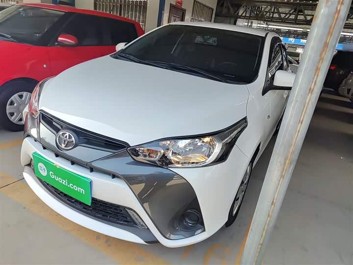 Фото 2 - Toyota Yaris L Hatchback