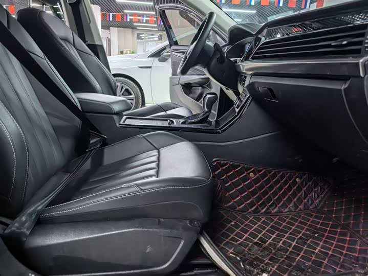 Фото 9 - Volkswagen Passat