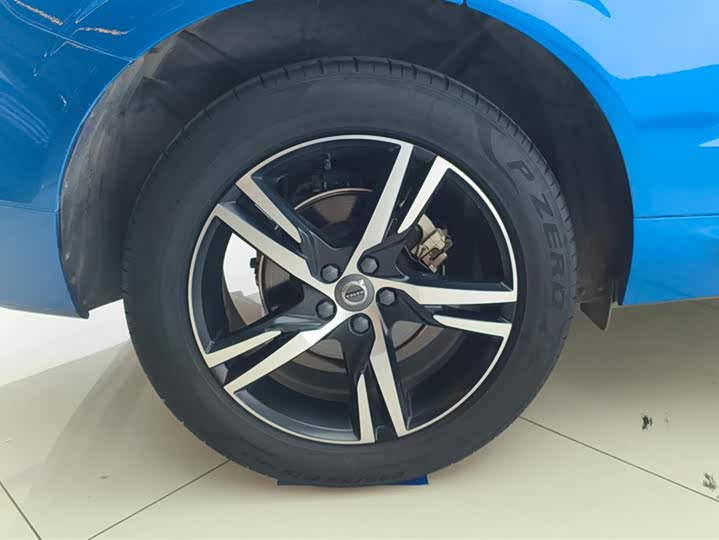 Фото 6 - Volvo XC60