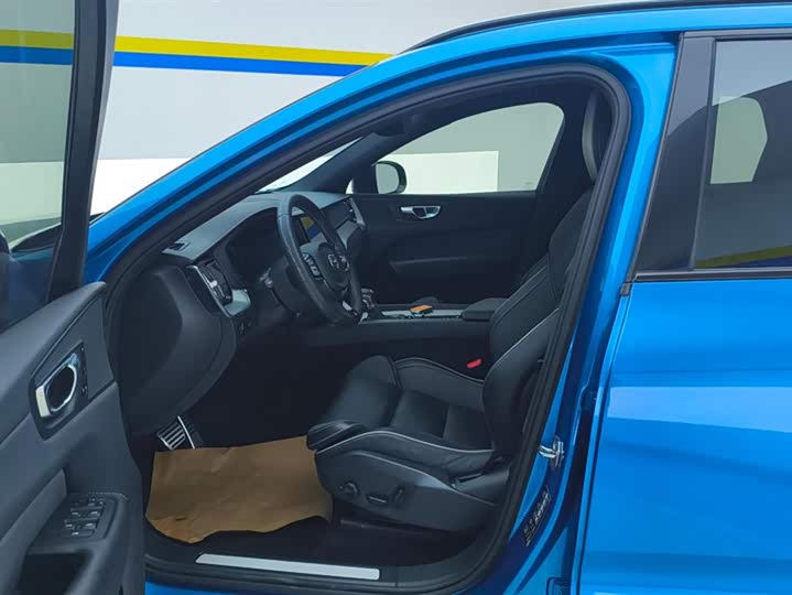 Фото 9 - Volvo XC60