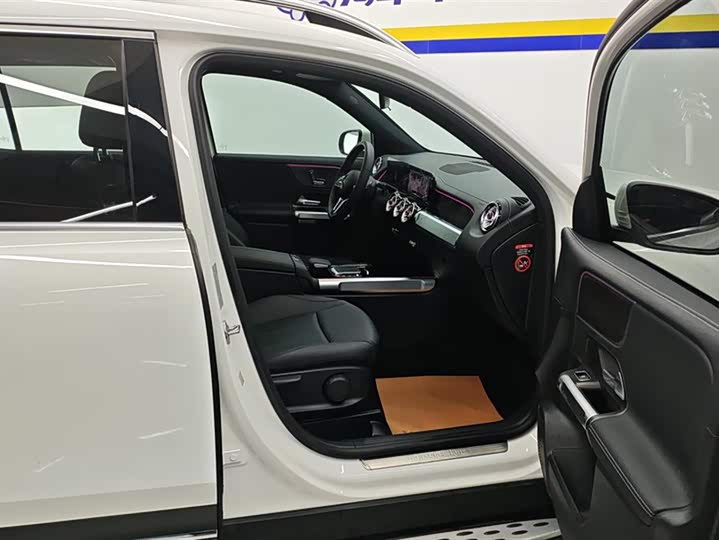 Фото 8 - Mercedes-Benz GLB-Class