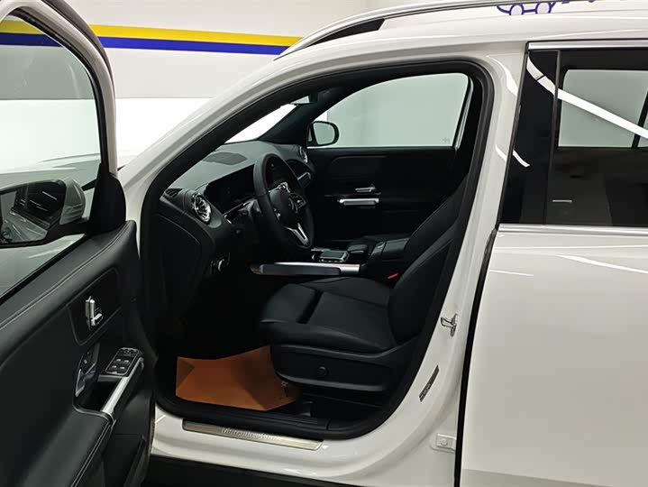 Фото 9 - Mercedes-Benz GLB-Class