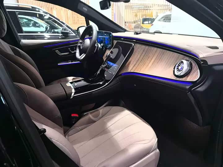 Фото 9 - Mercedes-Benz EQE SUV