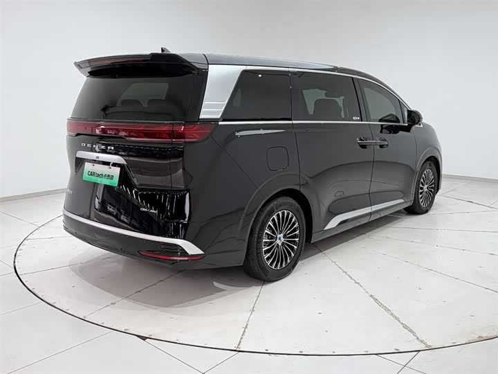 Фото 8 - Denza D9