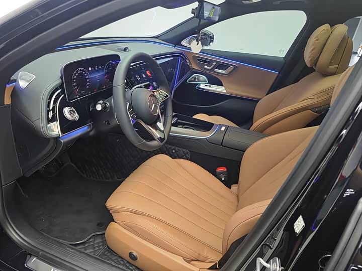 Фото 4 - Mercedes-Benz E-Class