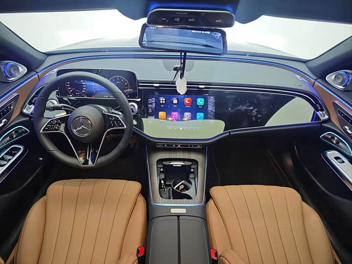 Фото 5 - Mercedes-Benz E-Class