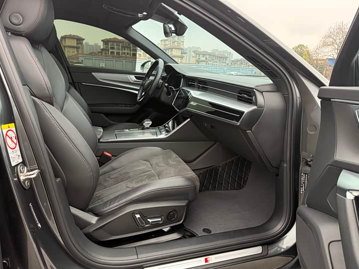 Фото 4 - Audi A6L