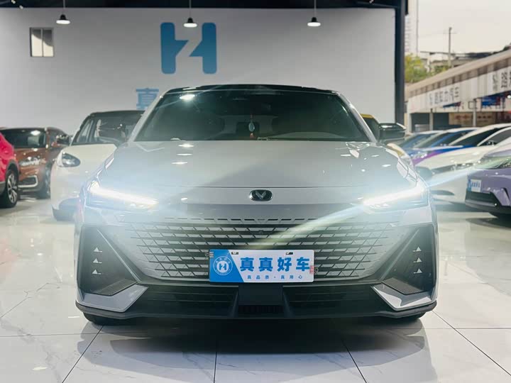 Фото 2 - Changan UNI-V