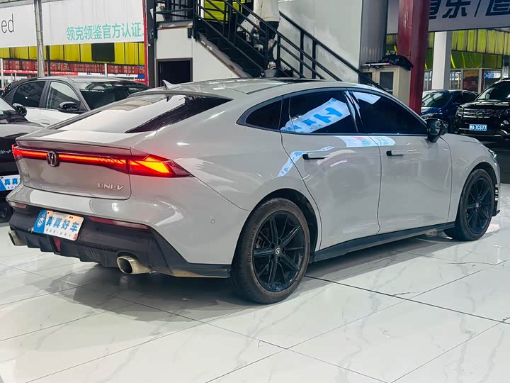 Фото 3 - Changan UNI-V