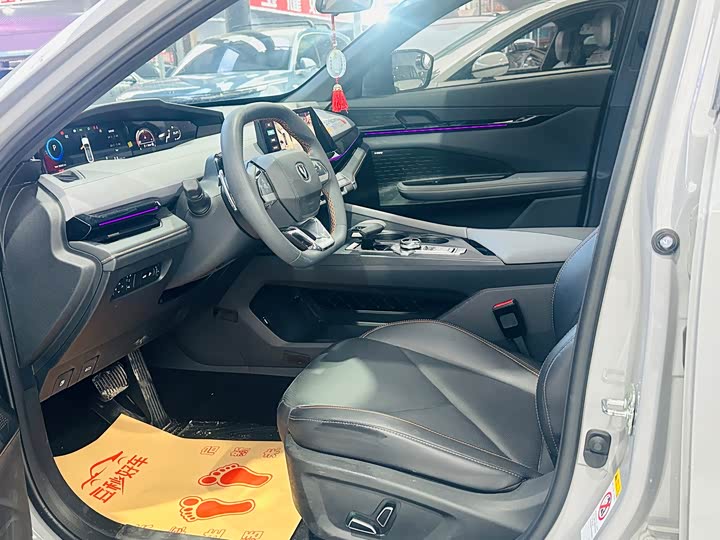 Фото 4 - Changan UNI-V