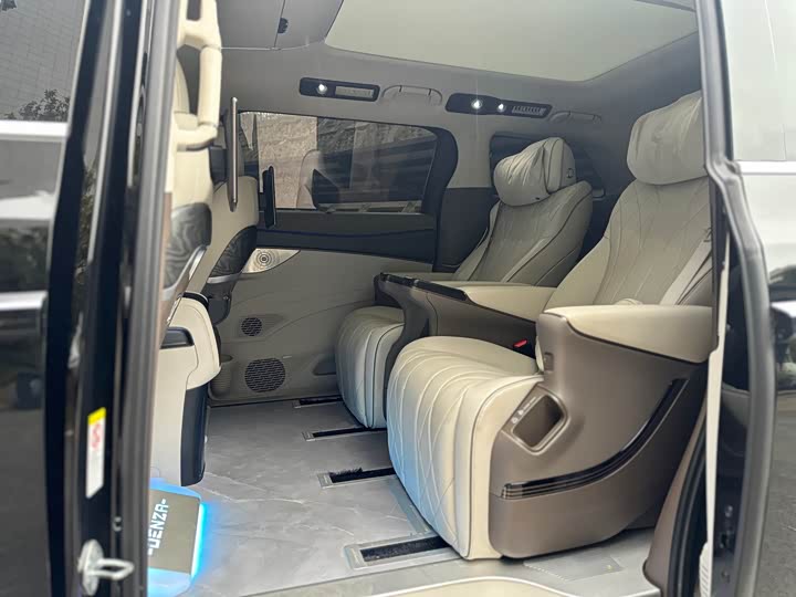 Фото 9 - Denza D9