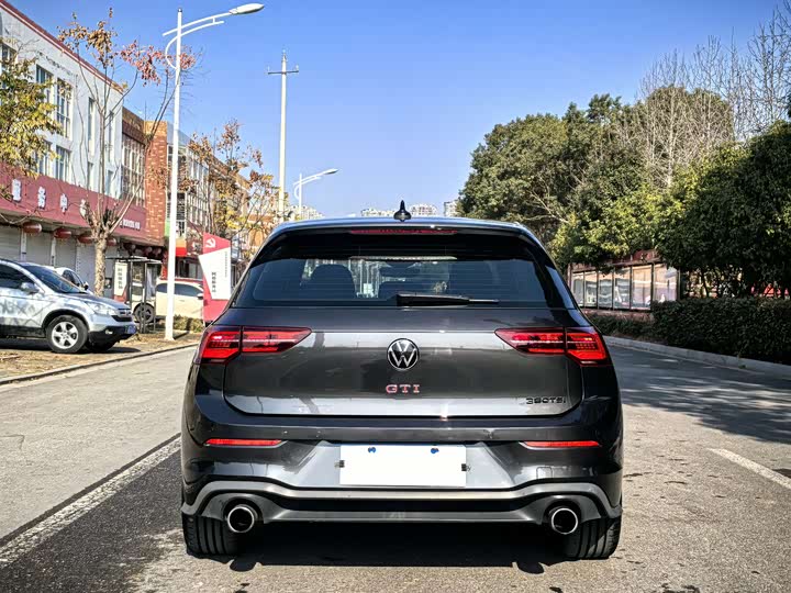 Фото 4 - Volkswagen Golf GTI