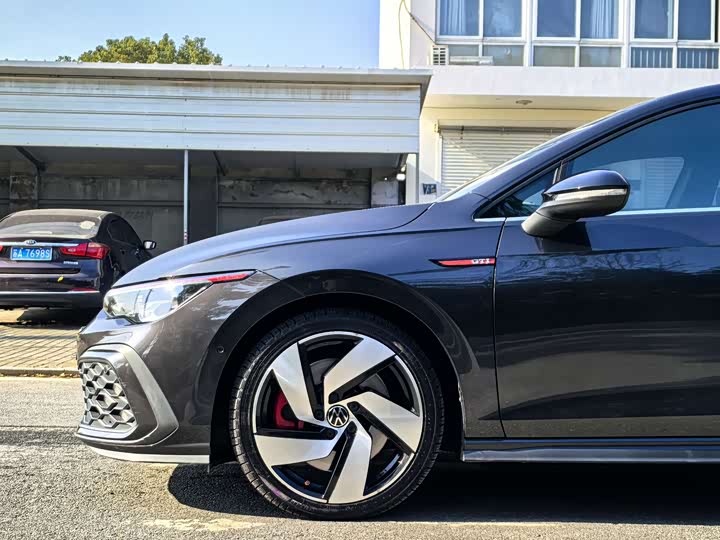 Фото 7 - Volkswagen Golf GTI