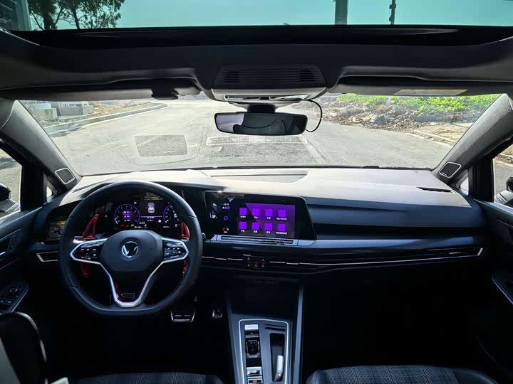 Фото 8 - Volkswagen Golf GTI