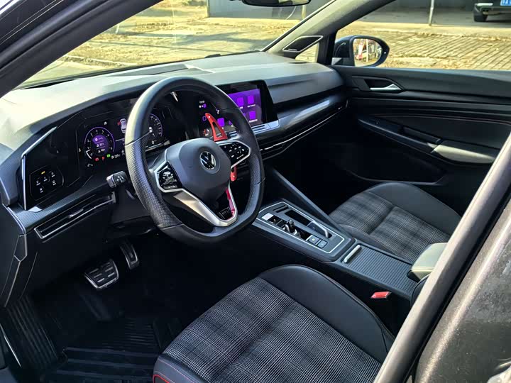 Фото 9 - Volkswagen Golf GTI