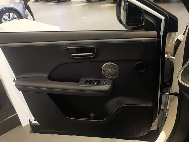 Фото 7 - Toyota bZ3X