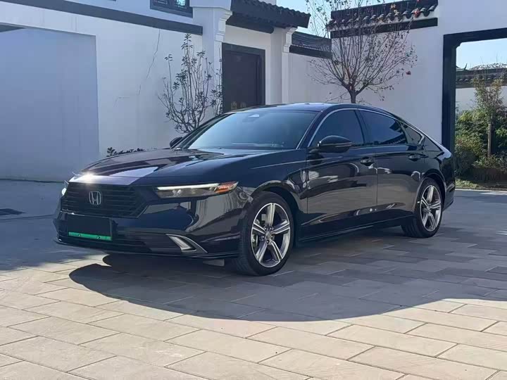 Фото 1 - Honda Accord Hybrid