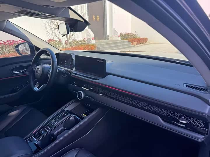 Фото 8 - Honda Accord Hybrid