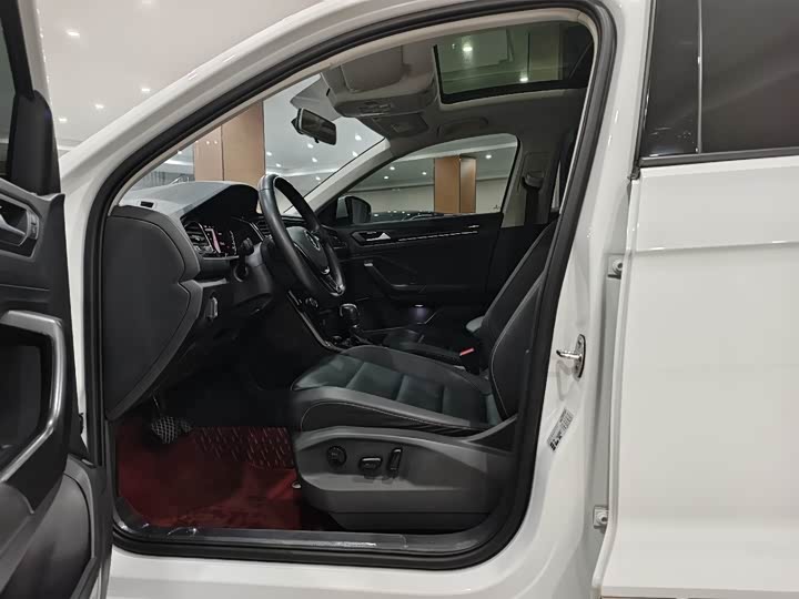 Фото 7 - Volkswagen T-Roc