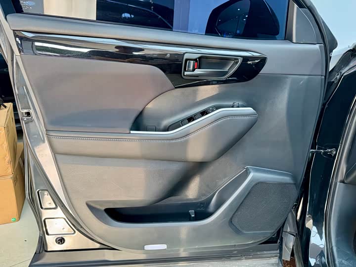 Фото 7 - Toyota Highlander