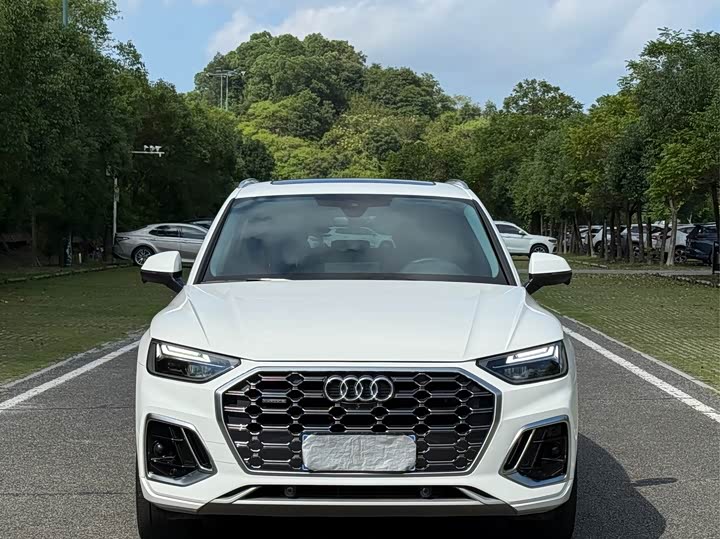 Фото 2 - Audi Q5L