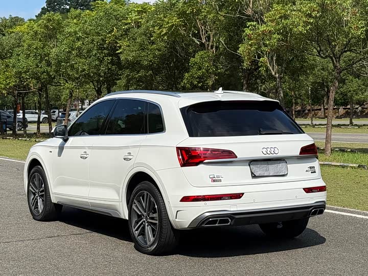 Фото 7 - Audi Q5L