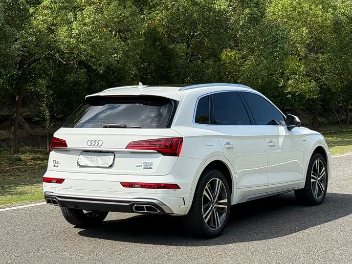 Фото 9 - Audi Q5L