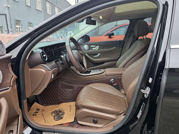 Фото 4 - Mercedes-Benz E-Class