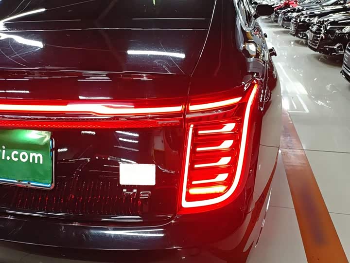 Фото 8 - Hongqi H9