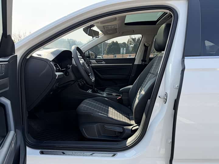 Фото 5 - Volkswagen Lavida