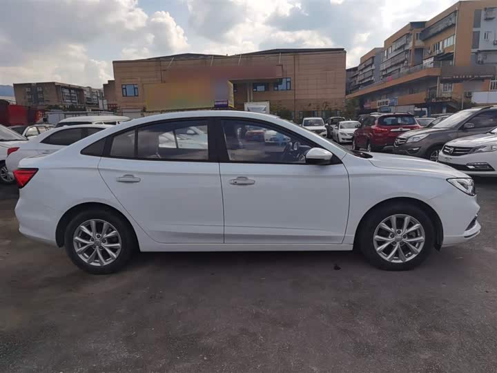 Фото 4 - Roewe i5