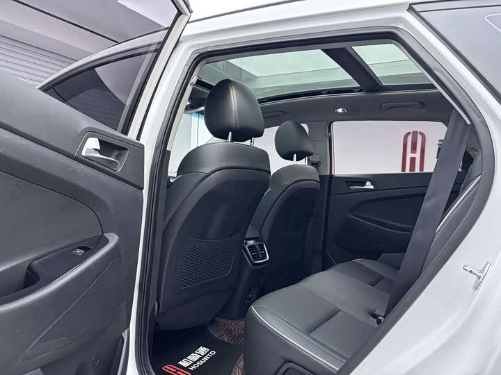 Фото 6 - Hyundai Tucson L