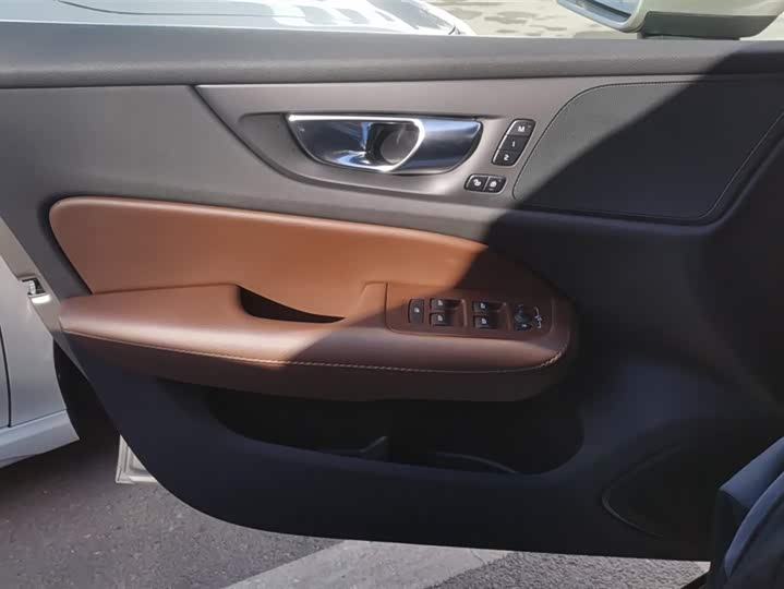 Фото 7 - Volvo S60