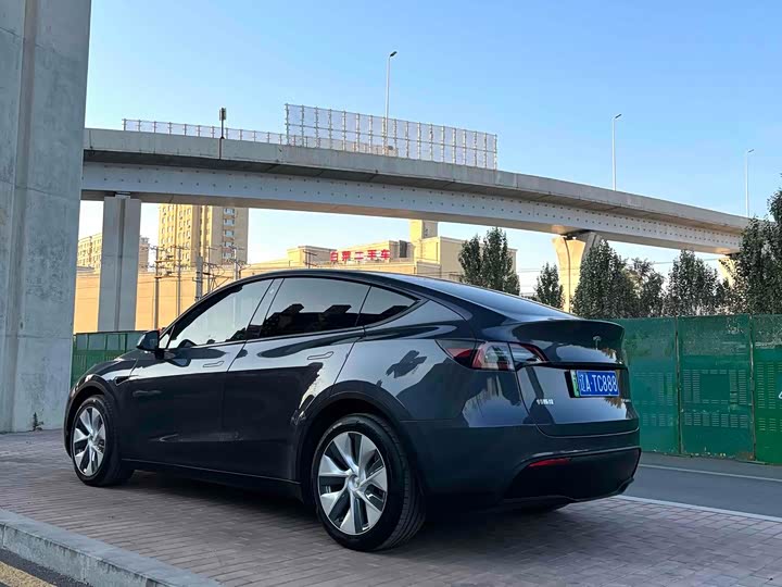 Фото 8 - Tesla Model Y