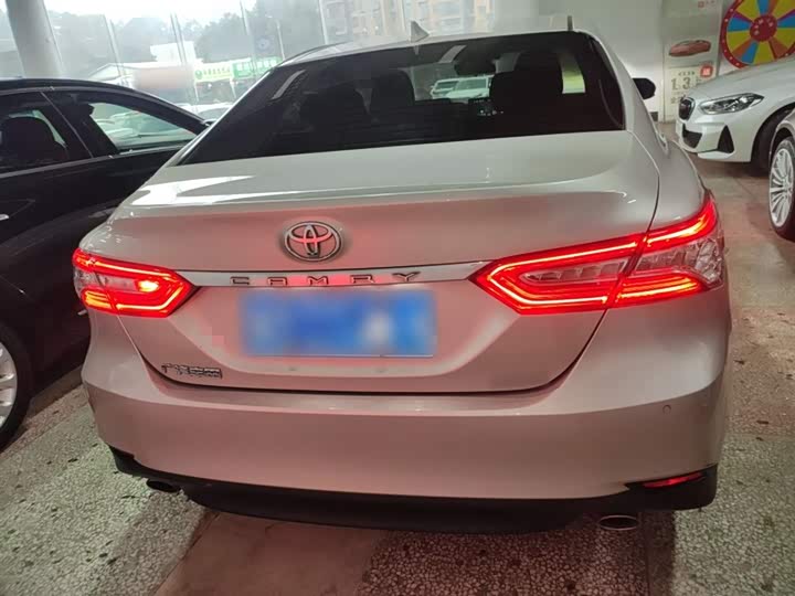 Фото 6 - Toyota Camry