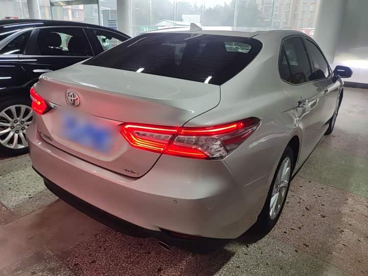 Фото 7 - Toyota Camry