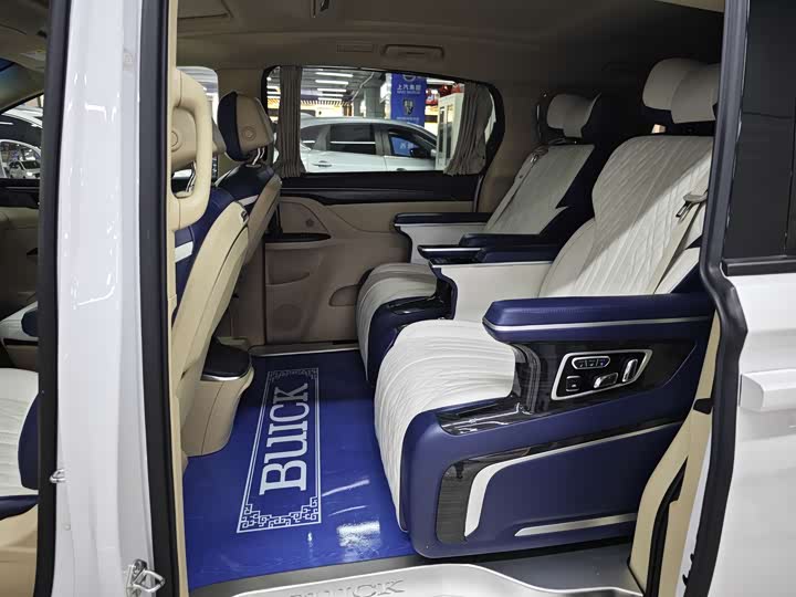 Фото 6 - Buick GL8 ES