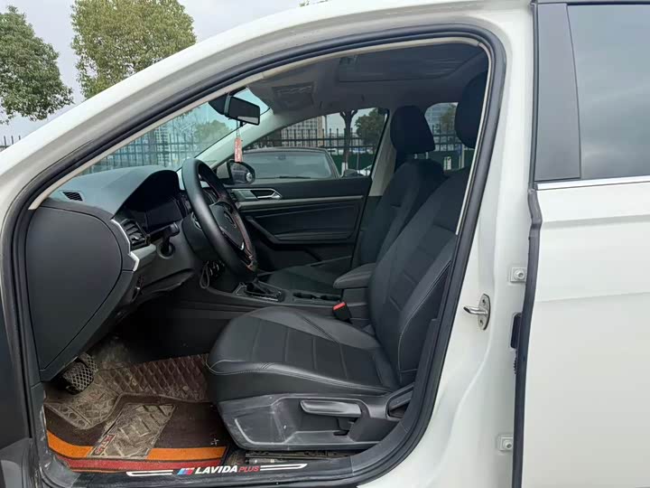 Фото 7 - Volkswagen Lavida