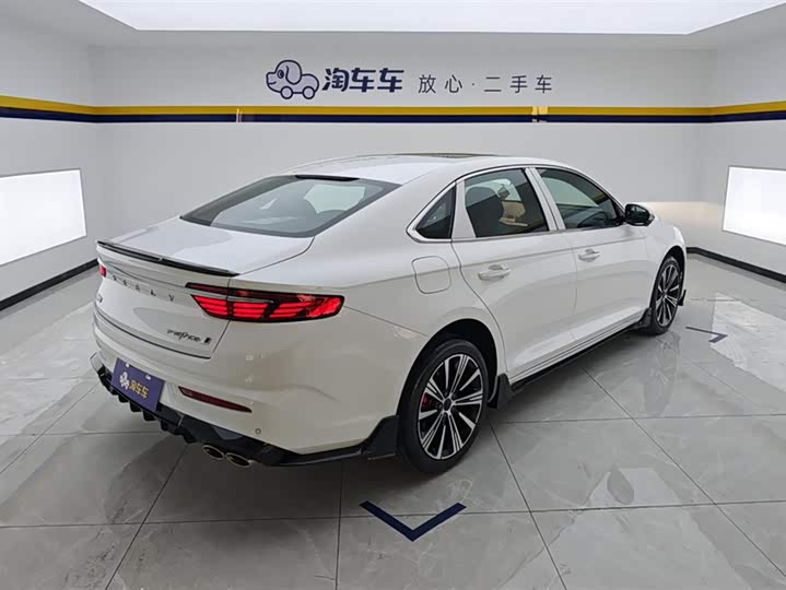 Фото 3 - Geely Preface