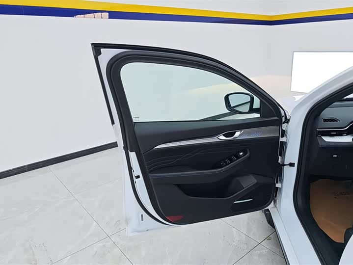 Фото 7 - Geely Preface